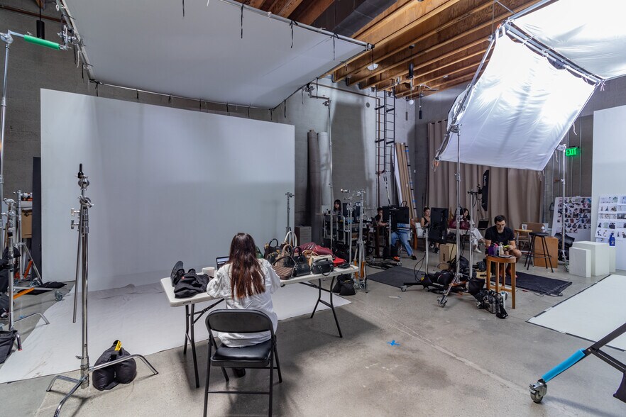 More Photos Of 2352 Ripple St, Los Angeles Loft Creative Space For Sale