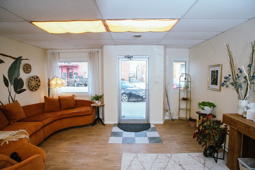 More Photos Of 112-116 E Court Ave, Winterset Storefront Retail Residential For Sale