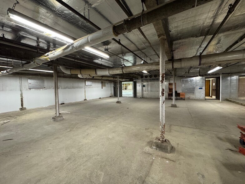 More Photos Of 195 Hudson St, Cornwall-on-Hudson Distribution For Lease
