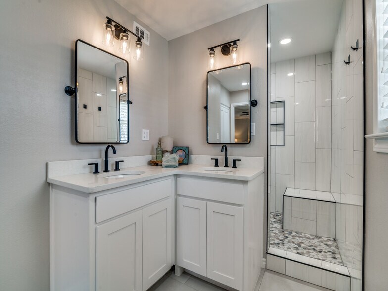 More Photos Of 1840 County Road 4309 N, Greenville Flex For Sale