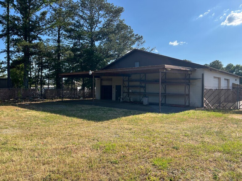 More Photos Of 5918 Coca Cola Blvd, Columbus Warehouse For Lease