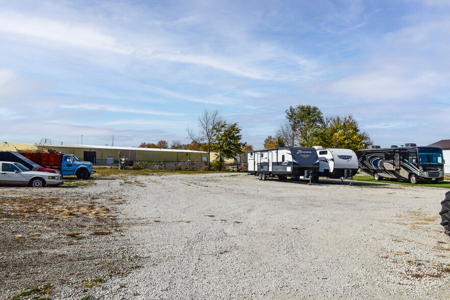 More Photos Of 1311 N Division St, Pontiac Warehouse For Sale