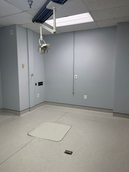 More Photos Of 13934 Baltimore Ave, Laurel Medical For Sale