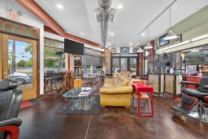 More Photos Of 3300 Broadway St, Sacramento Storefront Retail Office For Lease