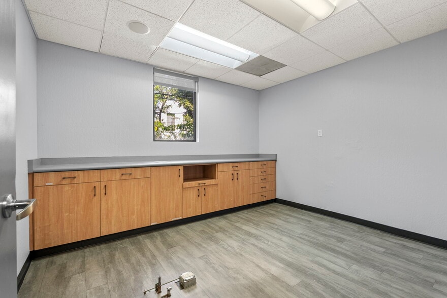 More Photos Of 2480 Mission St, San Francisco Medical For Lease