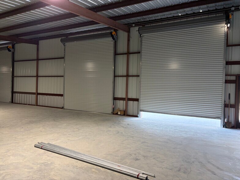 More Photos Of 12425 Airport Rd, Hearne Unknown For Lease