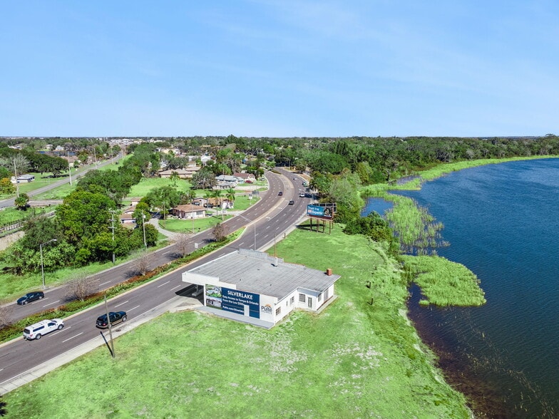 More Photos Of 1300 S Lake Shore Way, Lake Alfred Freestanding For Sale