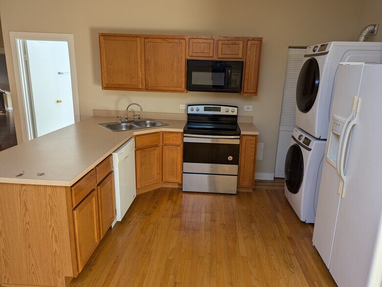 More Photos Of 4940-4942 N Sheridan Rd, Chicago Apartments For Sale