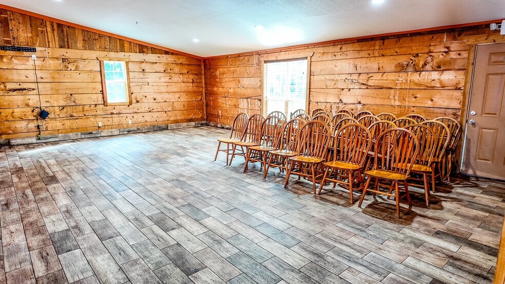 More Photos Of 1711 E Main St, Madisonville Restaurant For Sale