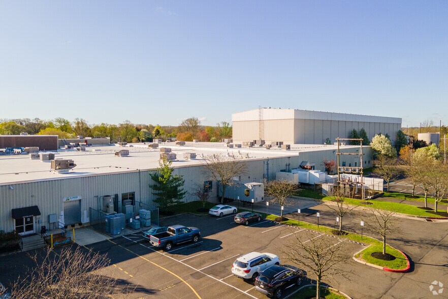 More Photos Of 330-339 S Warminster Rd, Hatboro Warehouse For Lease