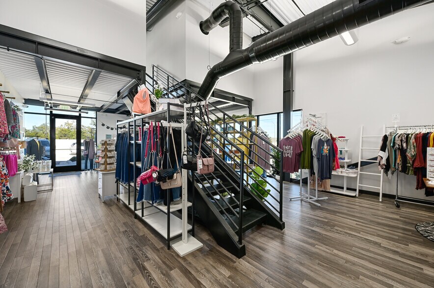 More Photos Of 901 N Vista Ridge Blvd, Cedar Park General Retail For Lease