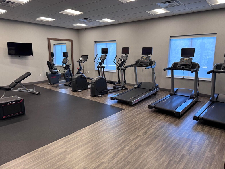 More Photos Of 1335 S Main St, Adrian Hotel For Sale