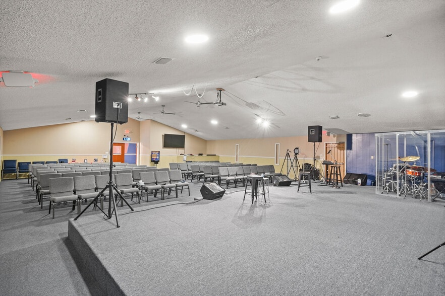 More Photos Of 3711 W Orem Dr, Houston Religious Facility For Sale