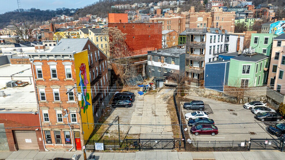 More Photos Of 122 E Liberty St, Cincinnati Warehouse For Lease