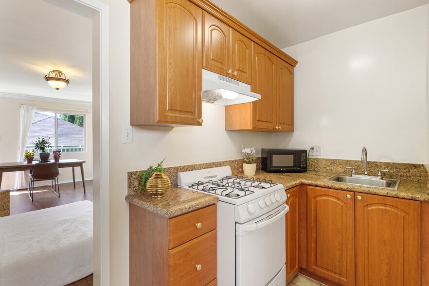 More Photos Of 1150 W 29th St, Los Angeles Apartments For Sale