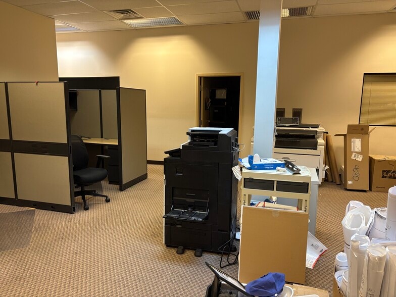 More Photos Of 25 Ross St, Wharton Warehouse For Lease