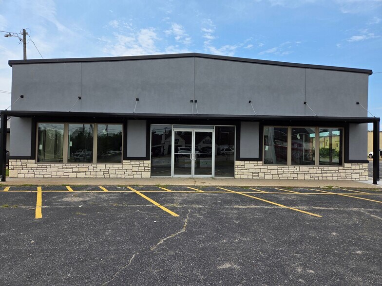 Primary Photo Of 5015 N Meridian Ave, Warr Acres General Retail For Lease