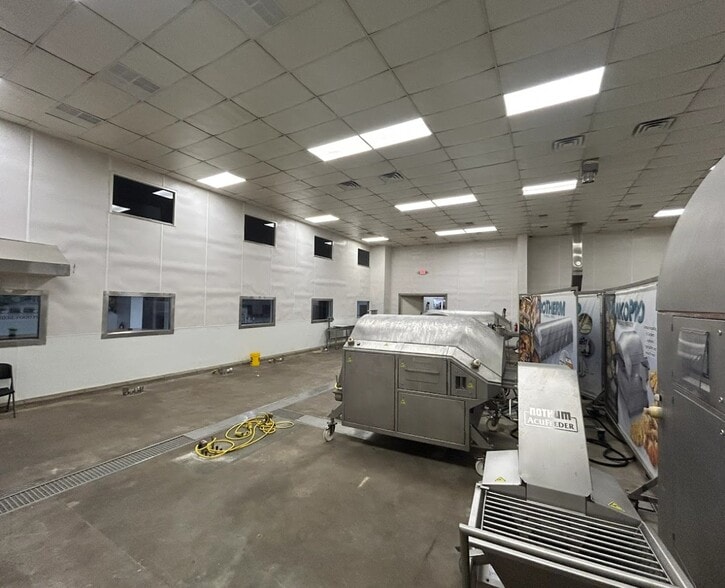 More Photos Of 631 S Kansas Ave, Springfield Warehouse For Sale