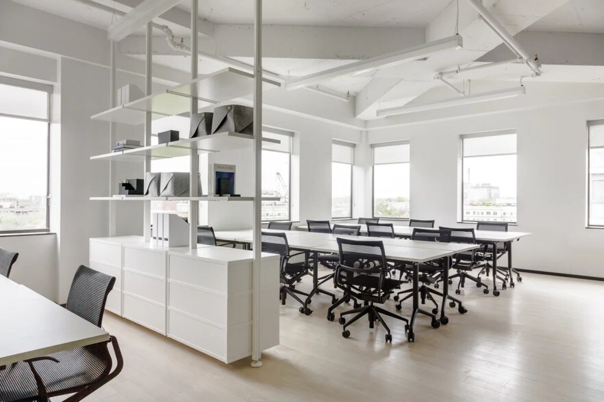 More Photos Of 425 Adelaide St W, Toronto Office For Sale