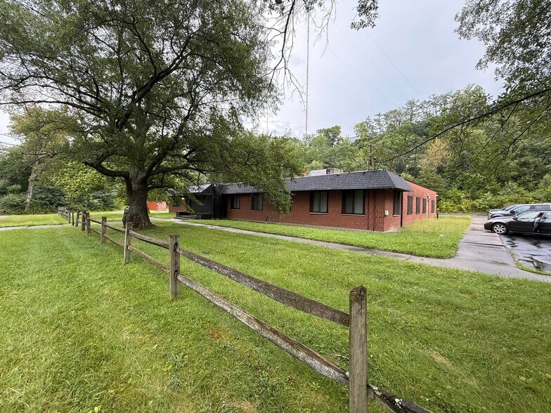 More Photos Of 2130 Osterfeld Ave, Cincinnati Office For Sale