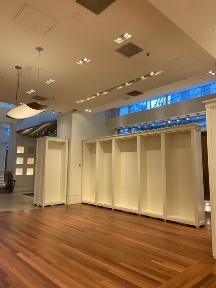 More Photos Of 805 SW Broadway, Portland Office For Lease