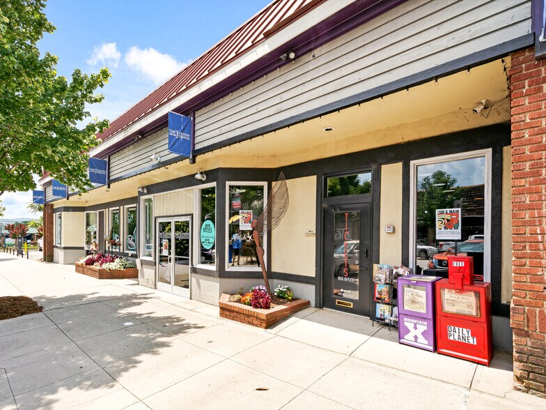 More Photos Of 125 S Main St, Hendersonville Storefront For Sale