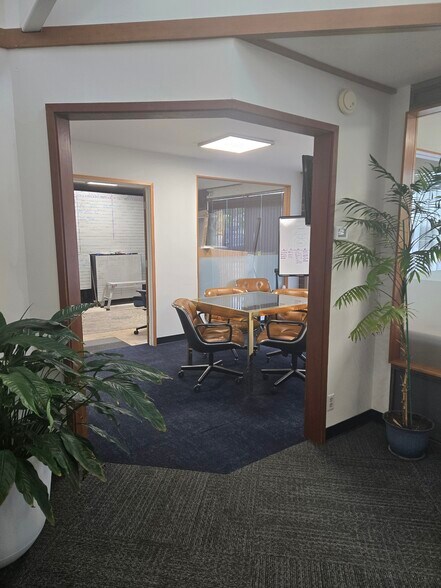 More Photos Of 2516 W Marine View Dr, Everett Office For Lease
