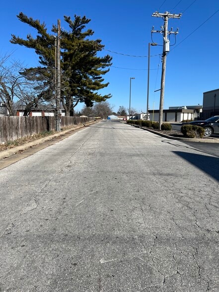 More Photos Of 2927 S Campbell Ave, Springfield General Retail For Sale