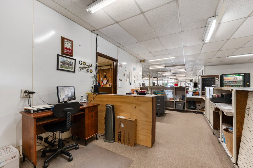 More Photos Of 416 State St, Trinidad Flex For Sale