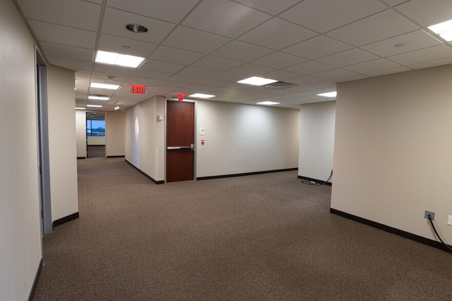 More Photos Of 1600 N Redbud Blvd, McKinney Office For Sale
