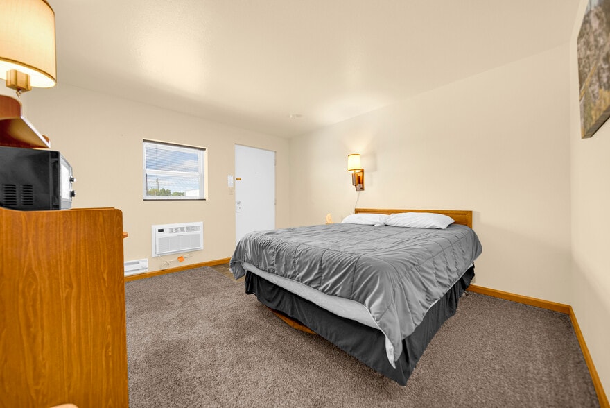 More Photos Of 60 Hickory Ave, Akron Hotel For Sale