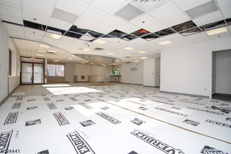 More Photos Of 426 Ridgedale Ave, East Hanover Bank For Lease