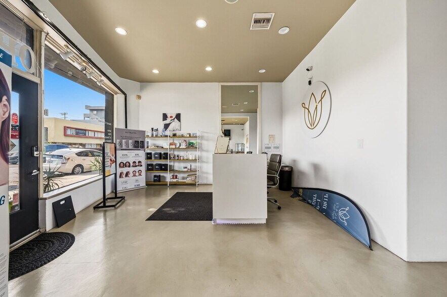 More Photos Of 351-353 S Robertson Blvd, Beverly Hills Storefront Retail Office For Lease
