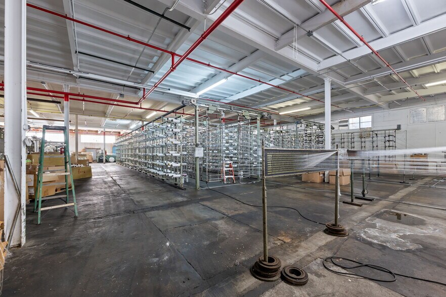 More Photos Of 312 W Luther Ave, Liberty Manufacturing For Sale