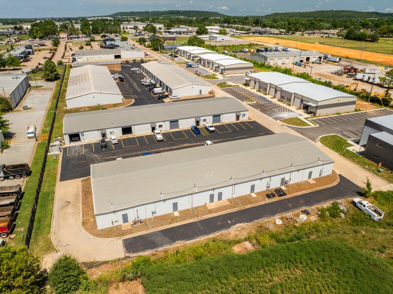 More Photos Of 2380 Worth Ln, Springdale Unknown For Lease