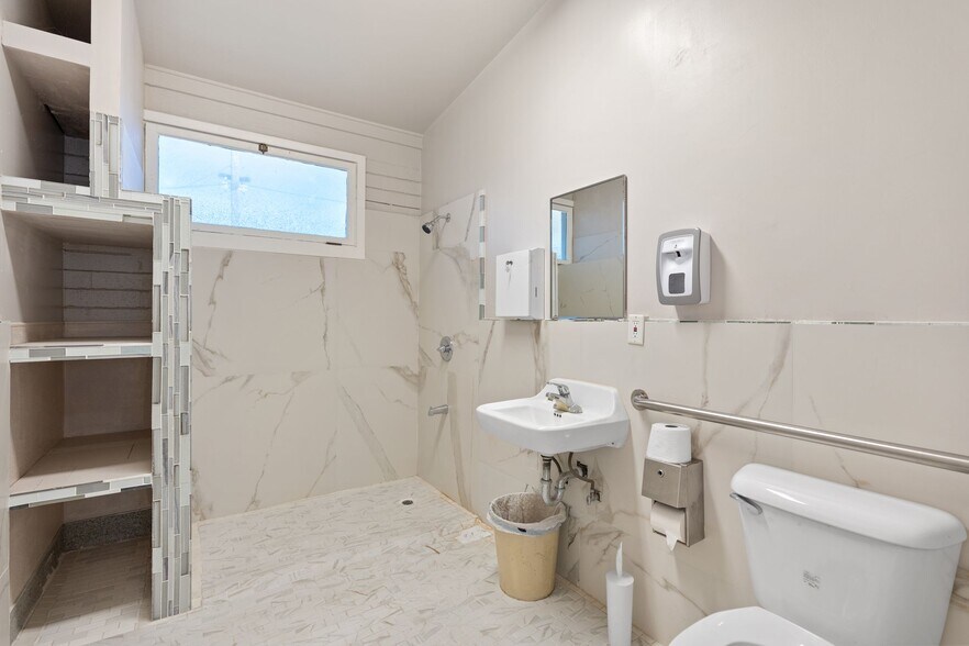 More Photos Of 130 E Alvarado St, Fallbrook Office For Sale