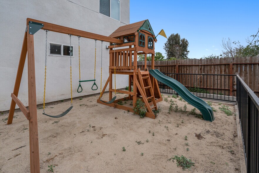 More Photos Of 2042 E El Segundo Blvd, Compton Apartments For Sale