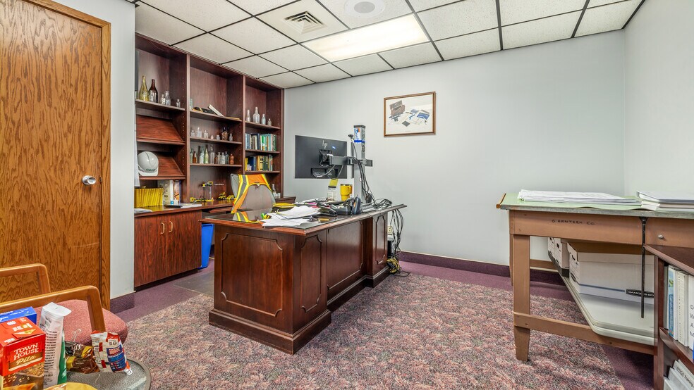 More Photos Of 1211 Ludington St, Escanaba Office For Sale