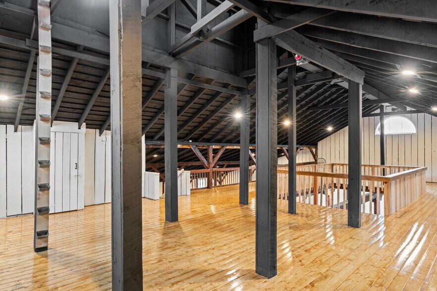 More Photos Of 20704 Ashburn Rd, Ashburn Unknown For Lease