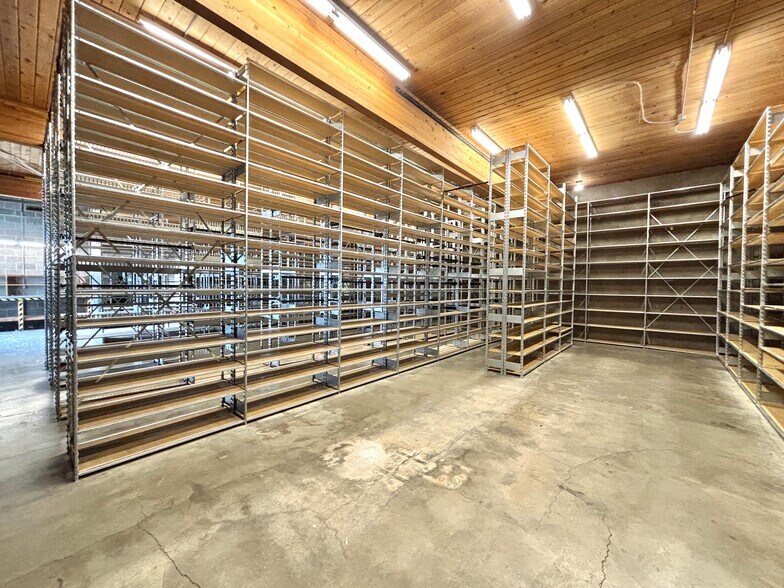 More Photos Of 1012 Commercial St NE, Salem Freestanding For Lease