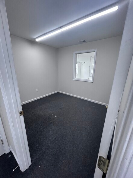 More Photos Of 6008 Fair Oaks Dr, Frederick Flex For Lease