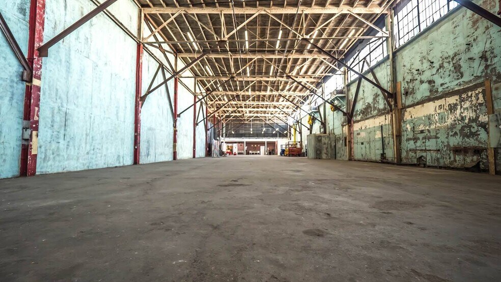 More Photos Of 6000 Avalon Blvd, Los Angeles Warehouse For Lease