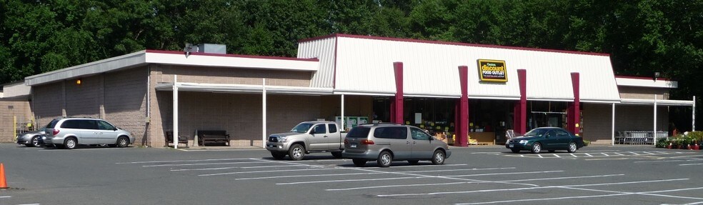 More Photos Of 220 Albany Tpke, Canton Supermarket For Lease