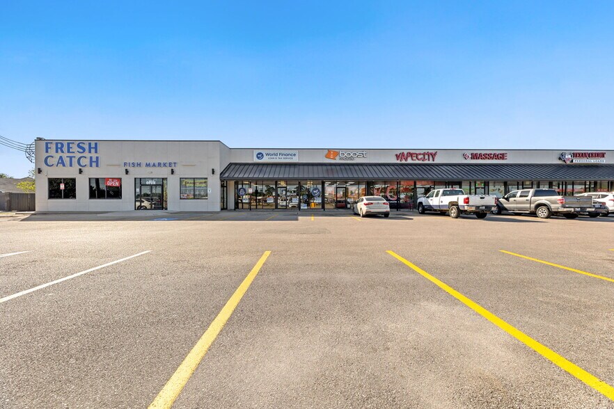 More Photos Of 2215-2321 N Alexander Dr, Baytown Storefront For Sale