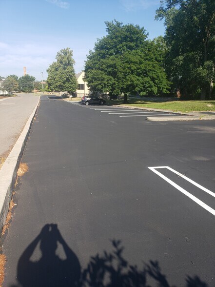 More Photos Of 24724 Lahser Rd, Southfield Office For Sale