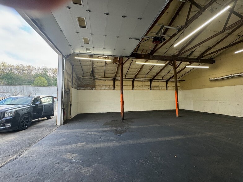 More Photos Of 54 Knox Trl, Acton Warehouse For Lease