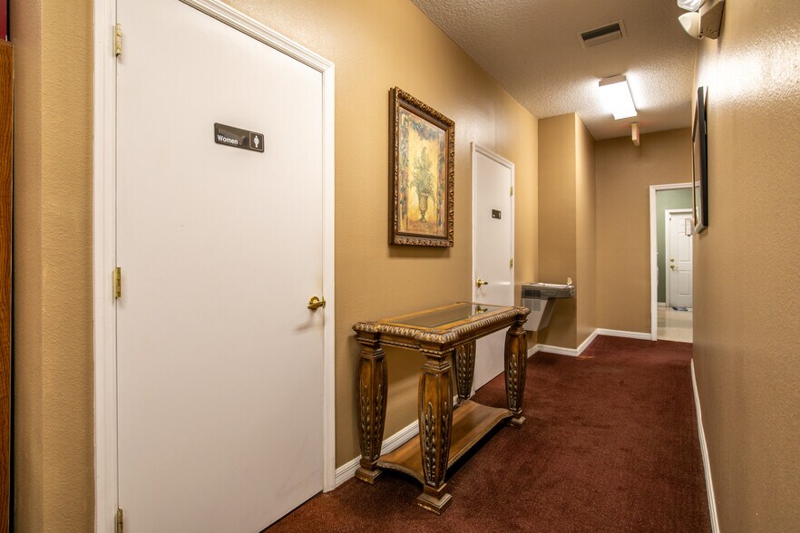 More Photos Of 205 E Burleigh Blvd, Tavares Office For Sale