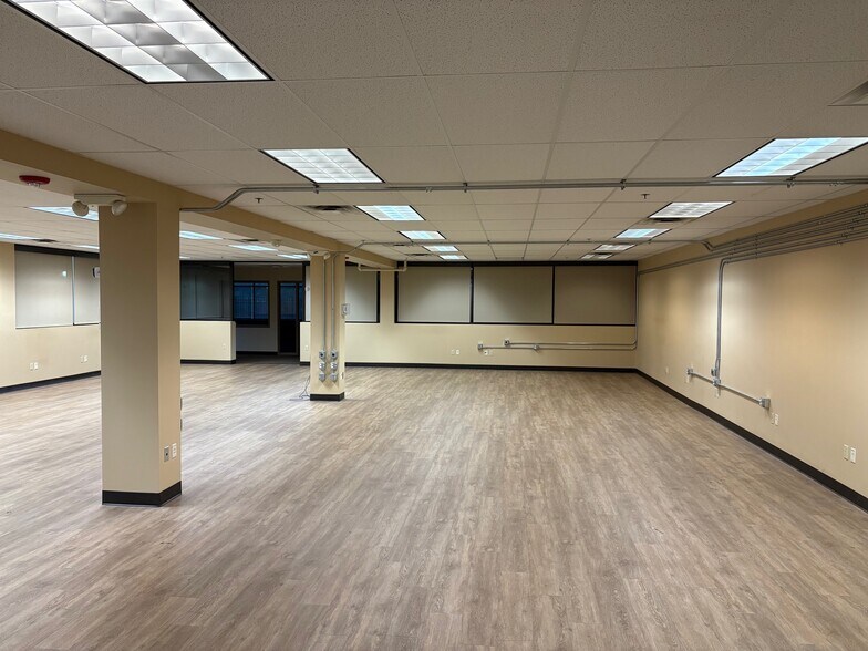 More Photos Of 4212 W Sunset Blvd, Spokane Flex For Sale