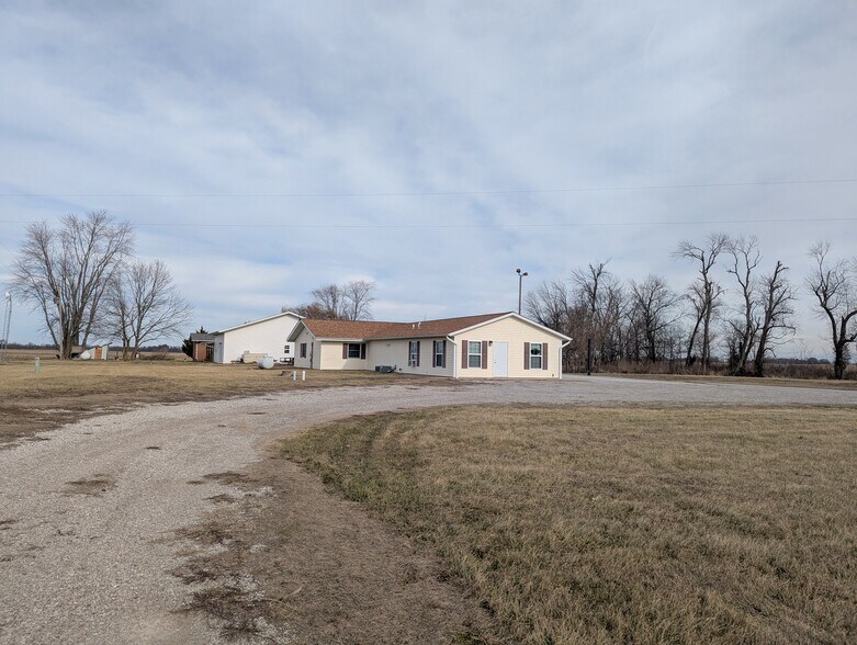 More Photos Of 707 Il Route 127, Greenville Flex For Sale