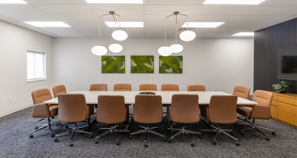More Photos Of 2378 Wilshire Blvd, Mound Warehouse For Lease